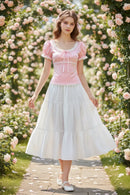 Blusa rosa no jardim
