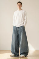 Calça balloon azul com modelo