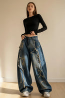 Calça denim azul com modelo
