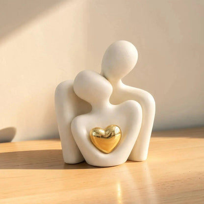 Couple Embrace Statue with Gold Heart – Romantic Love Figurine Home Decor Julieta