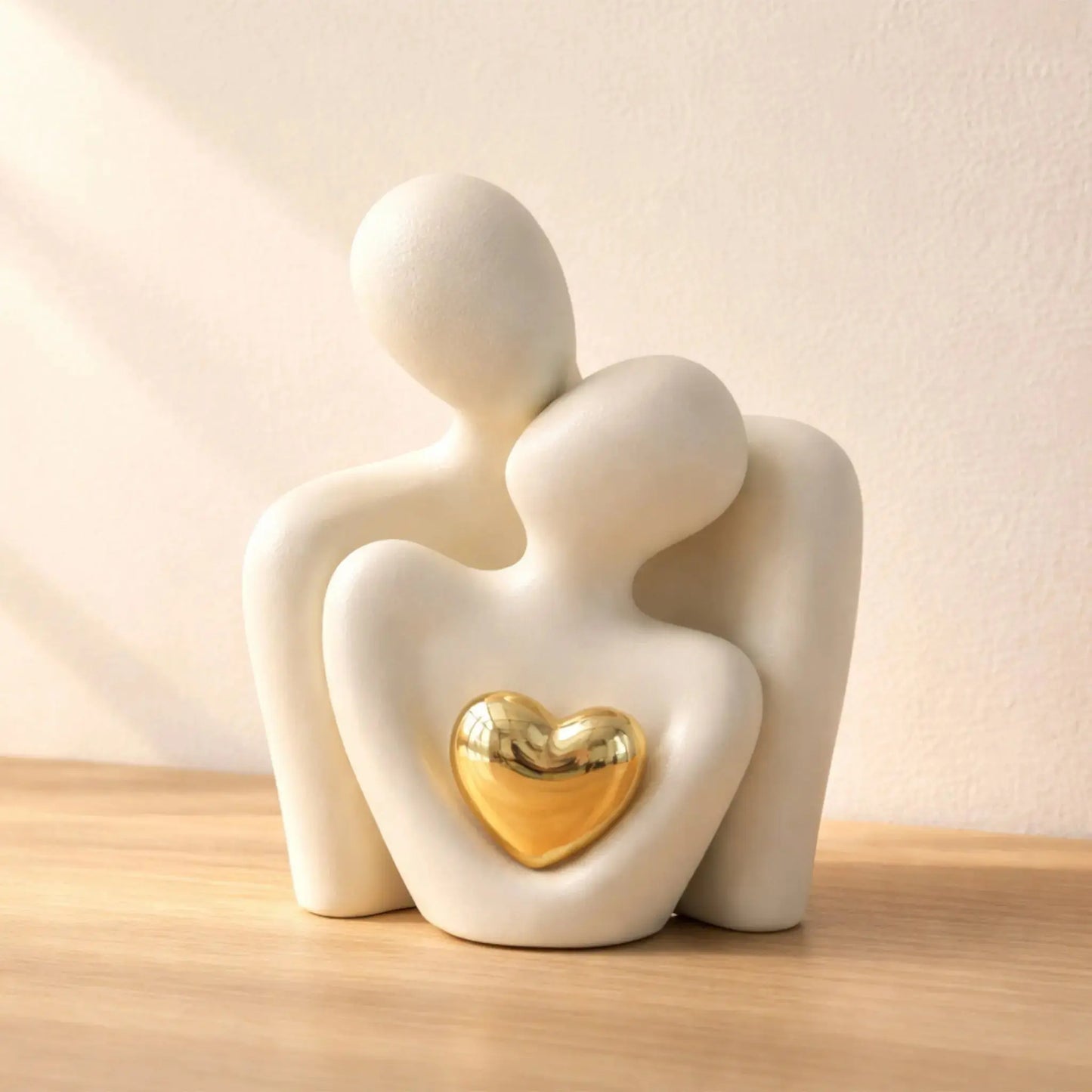 Couple Embrace Statue with Gold Heart – Romantic Love Figurine Home Decor Julieta