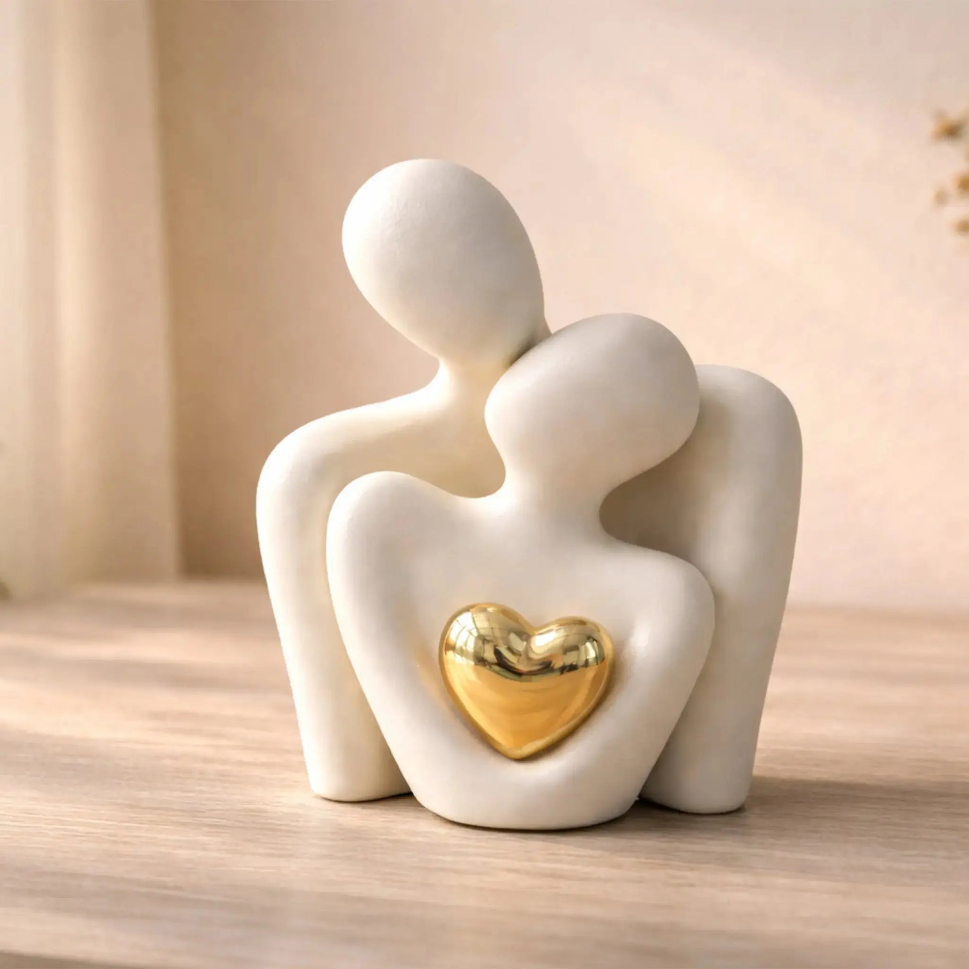 Couple Embrace Statue with Gold Heart – Romantic Love Figurine Home Decor Julieta