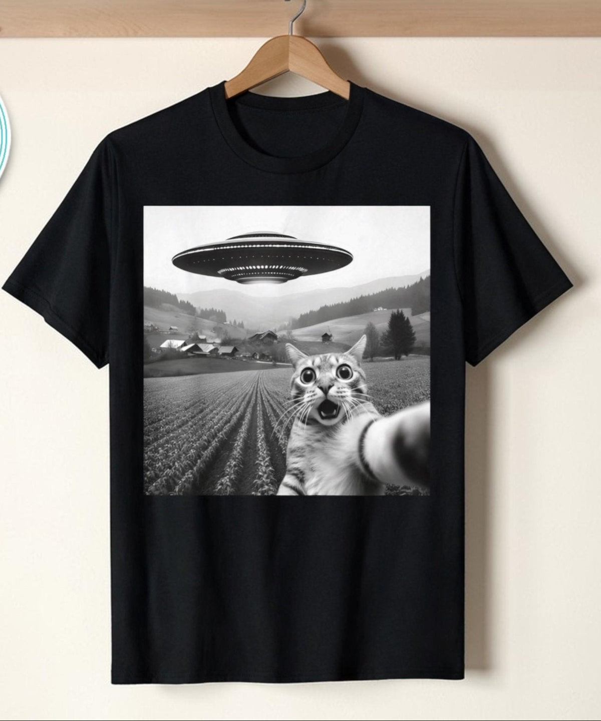 Funny Cat Selfie UFO T-Shirt