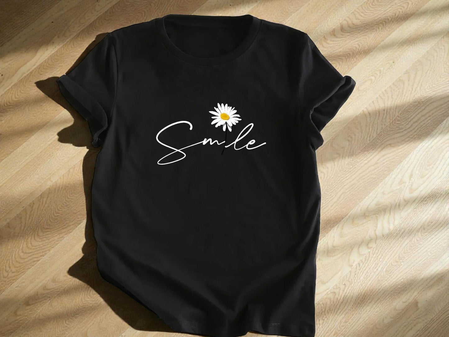 Daisy Smile Graphic Tee | Women's Short Sleeve Top