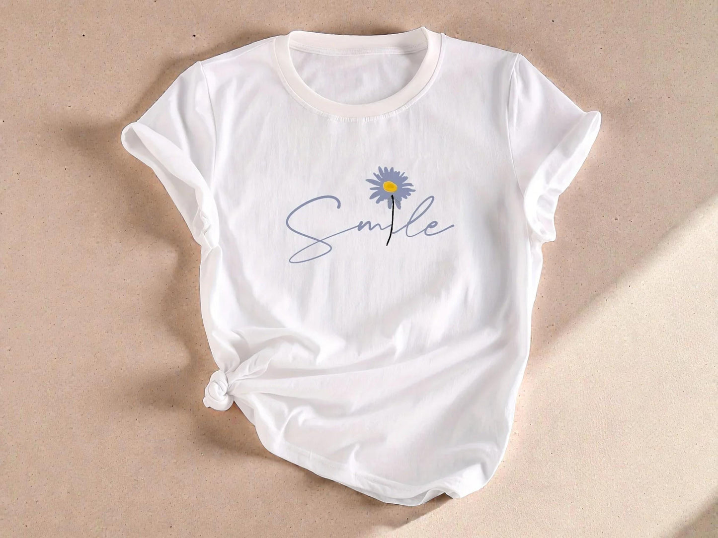Daisy Smile Graphic Tee | Women's Short Sleeve Top