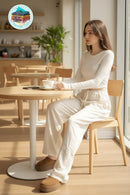 Modelo feminina calça linho off-white café