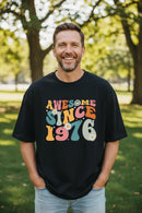 Modelo masculino camiseta preta Awesome Since 1976