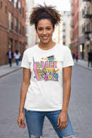 Modelo feminina camiseta branca Back to the 90s