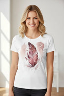 Modelo feminina camiseta pena mística estúdio